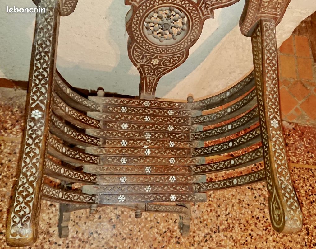 Chaise Syrienne en bois sculpté (image 3)