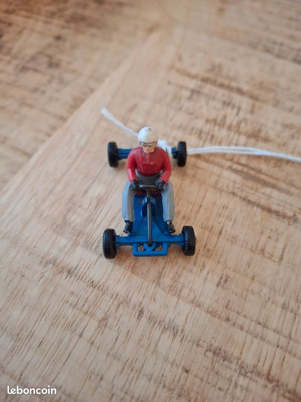 Dinky Toys 512 – Leskokart Midjet Kart Avec Pilote – 1962 – Rouge/bleu – État Correct, Sans Boîte