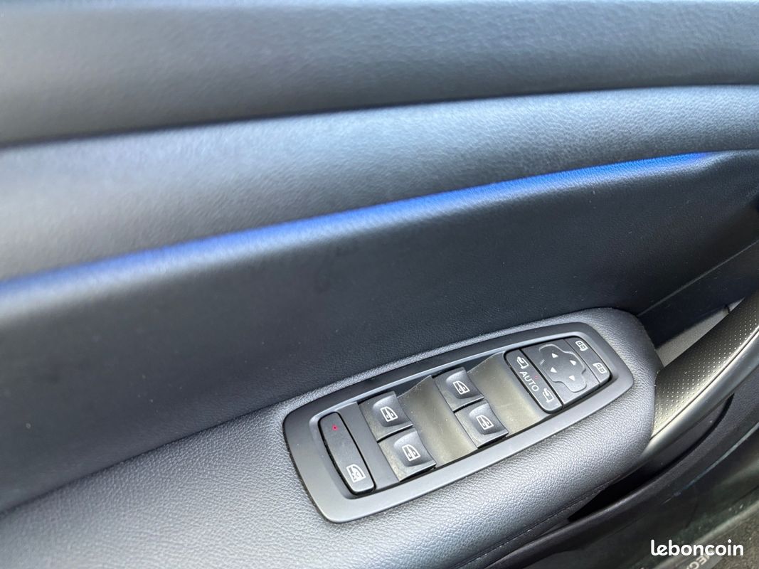 RENAULT MEGANE IV BERLINE R.S. Line Blue dCi 115 EDC / FULL ENTRETIEN RENAULT (image 16)