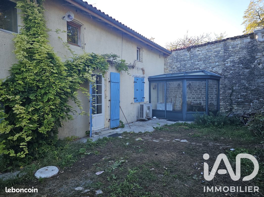 Maison 6 pièces 198 m² · à Loulay · 198 m² · 149 000 €