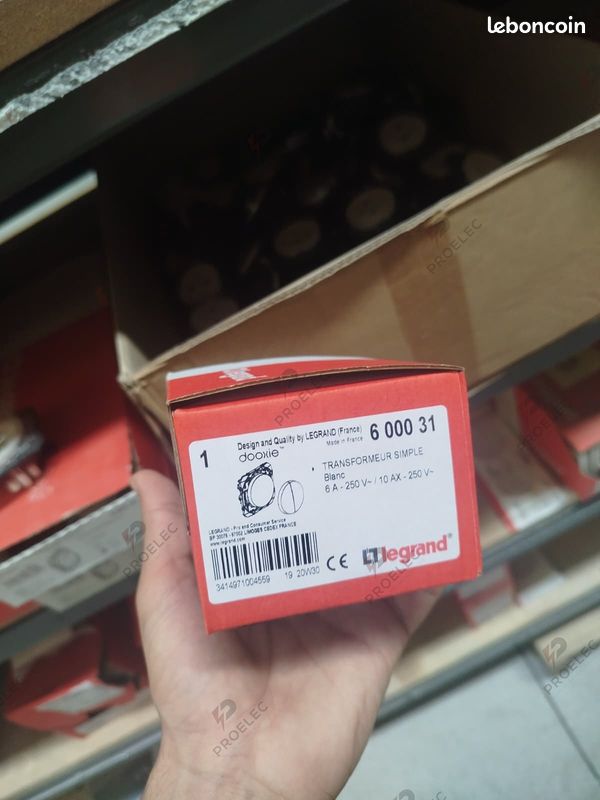 Appareillage Legrand Dooxie — RJ45, poussoir, sortie câble — NEUF (image 3)