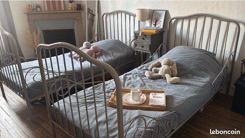 Lit évolutif en fer forgé avec matelas (image 1)