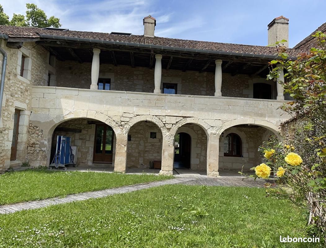 Maison 13 pièces 380 m² · à Jaure · 380 m² · 350 000 €