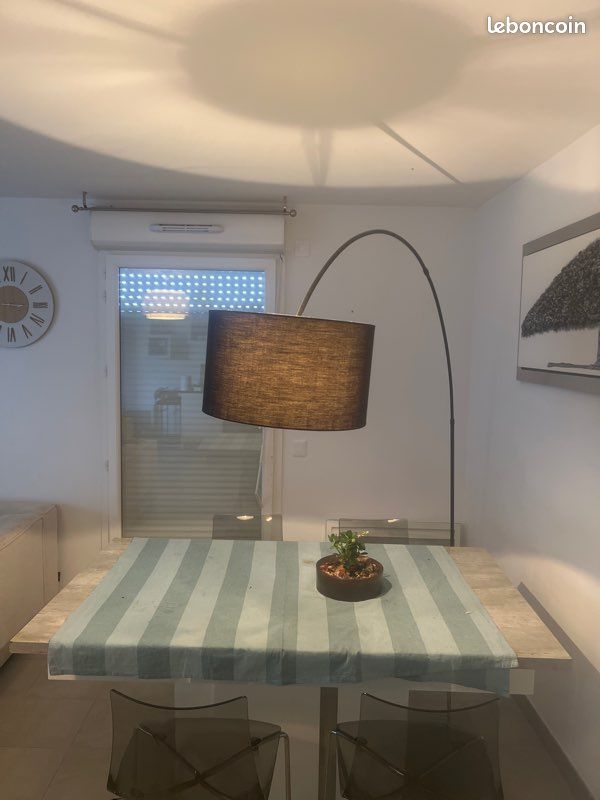 Lampe incurvée (image 3)