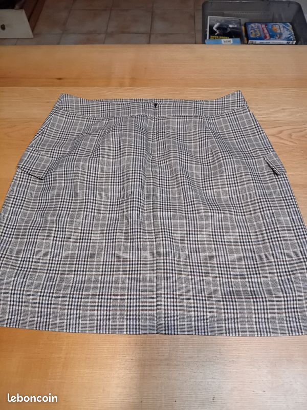 Lot 2 jupes courtes (image 2)