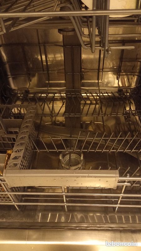 Lave vaisselle whirlpool tres bonne etat (image 2)