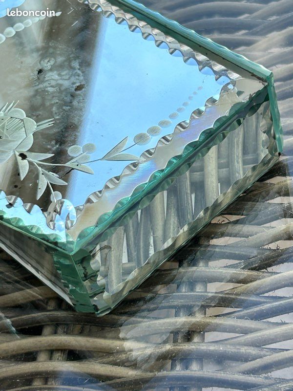 Boîte à bijoux musicale avec miroir ancienne - Antiquités