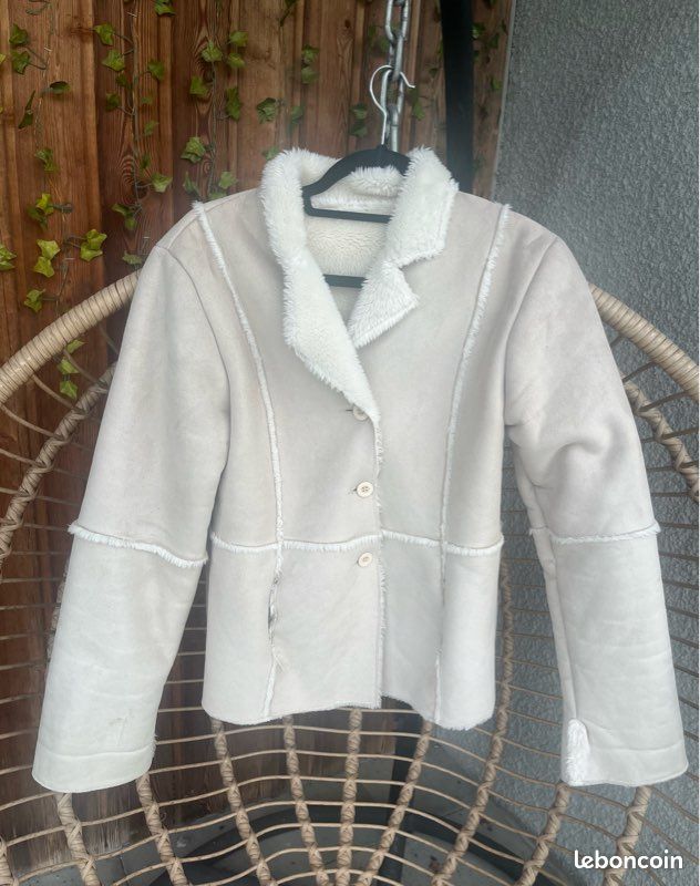 Manteau veste beige à boutons avec doublure en fourrure intérieure, taille 40 (91/94 cm) (image 2)