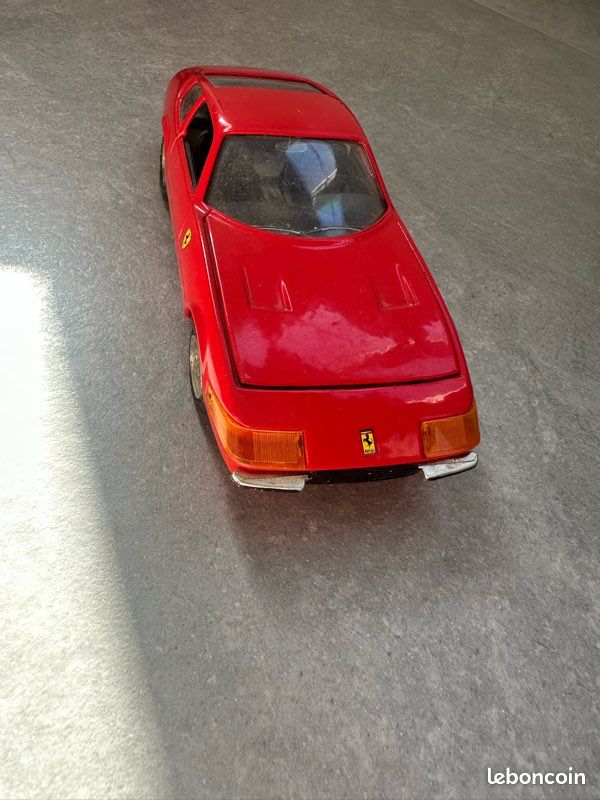 FERRARI 348 TS cabriolet fermé rouge 1/18 de MAISTO voiture miniature collection
