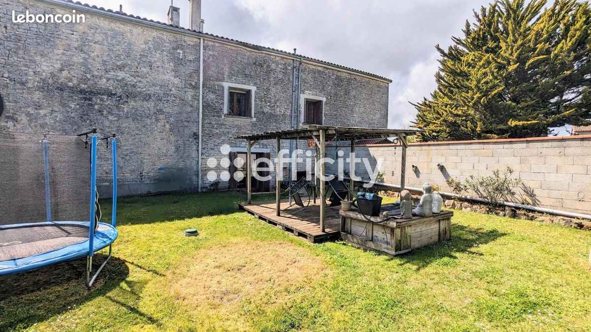 Maison 5 pièces 170 m² - Ruffec 16700 (image principale 18)