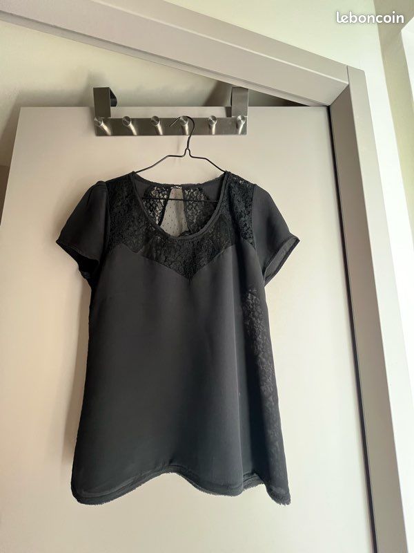 Top noir en soie dentelle Kookaï 38 Vêtements