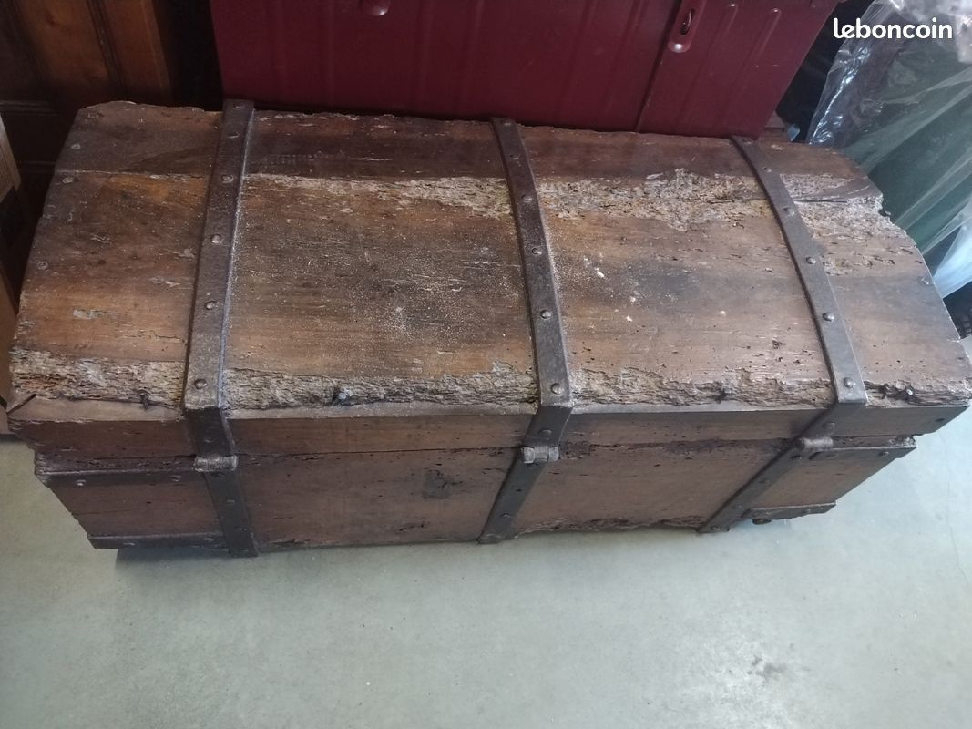 Coffre ancien (image 1)