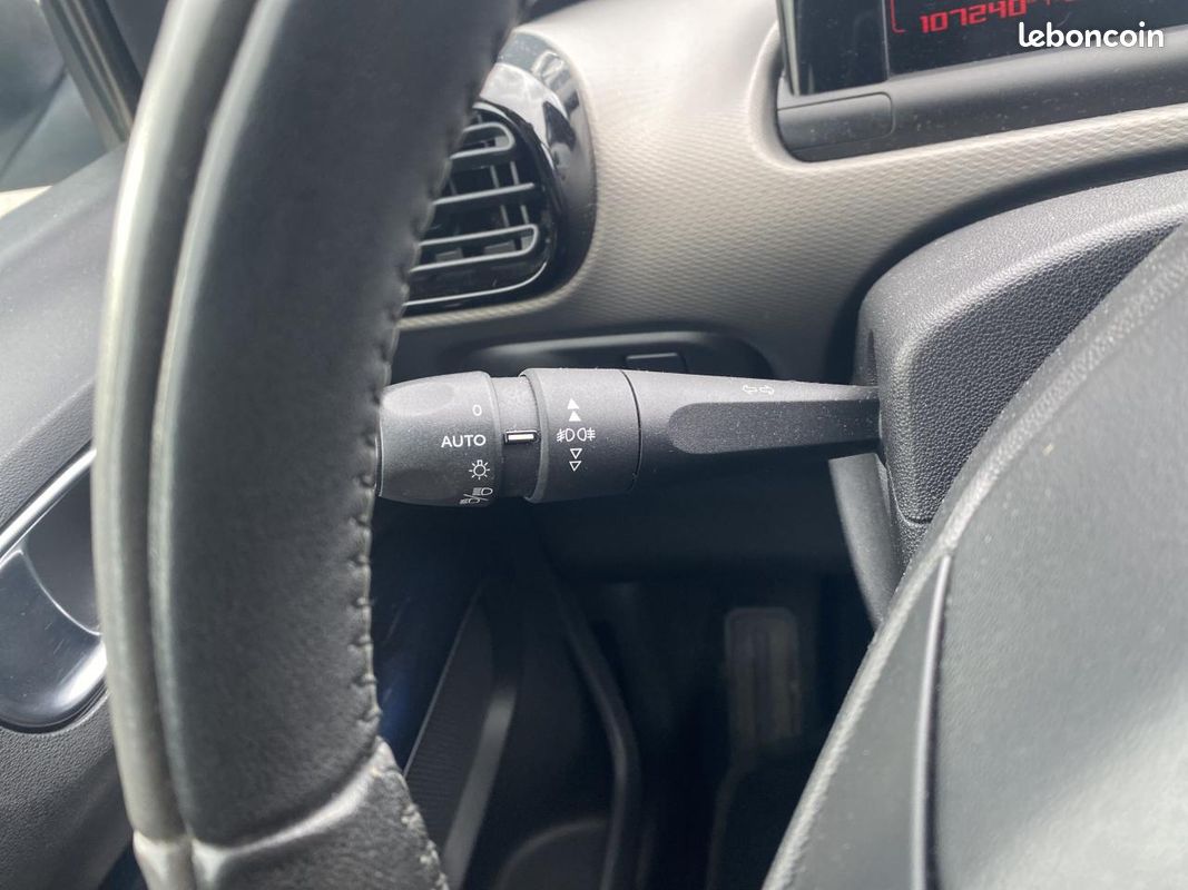 Citroen c4 cactus 1.2 12v - 110 s&s - shine - camera (image 7)