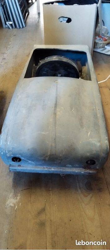 Voiture à pédales Renault Dauphine (image 2)