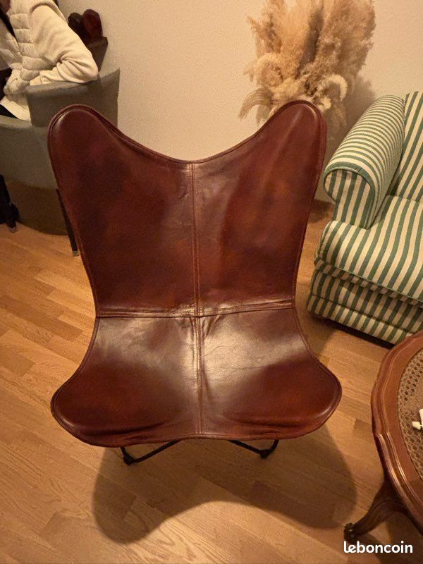 Fauteuil papillon en cuir (image 1)