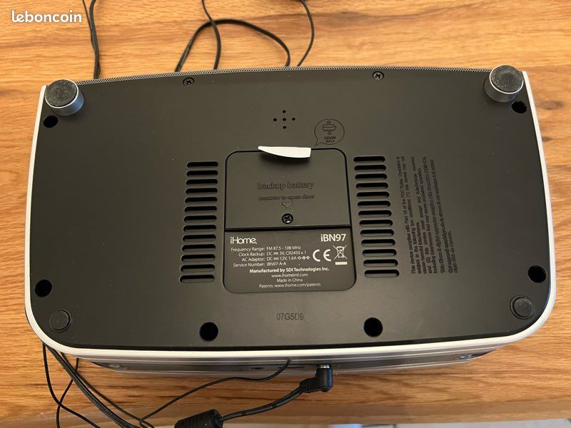 Radio-réveil stéréo FM iHome iBT97 (image 6)