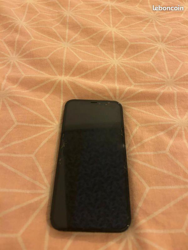 Iphone 12 (image 3)