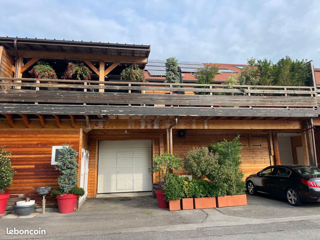 Local commercial 3 pièces 88 m² · à Saint-Pierre-en-Faucigny · 88 m² · 195 000 €