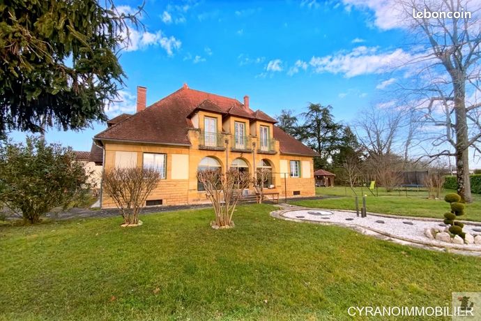 Maison 12 pièces 260 m²