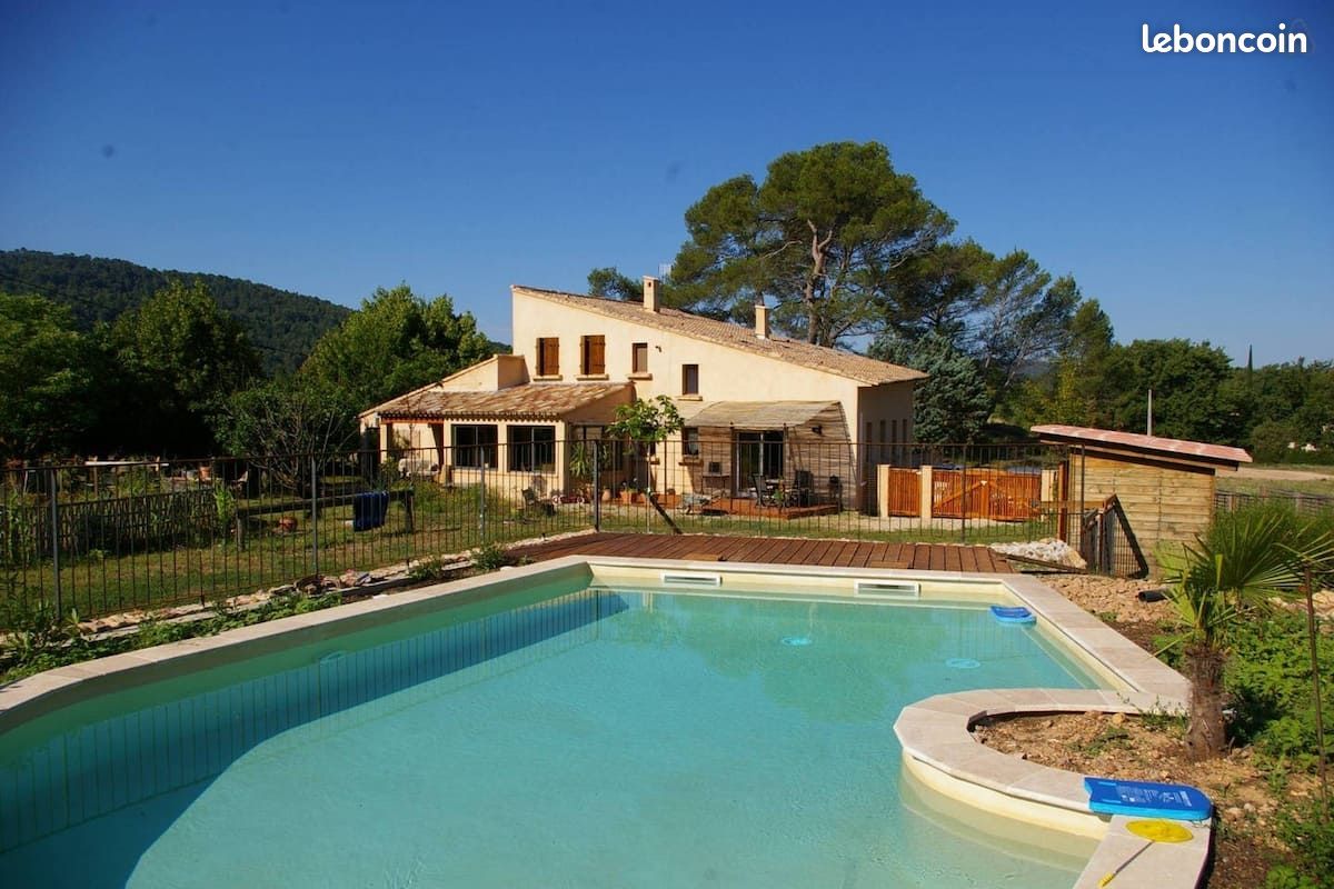 Villa avec piscine (image 1)