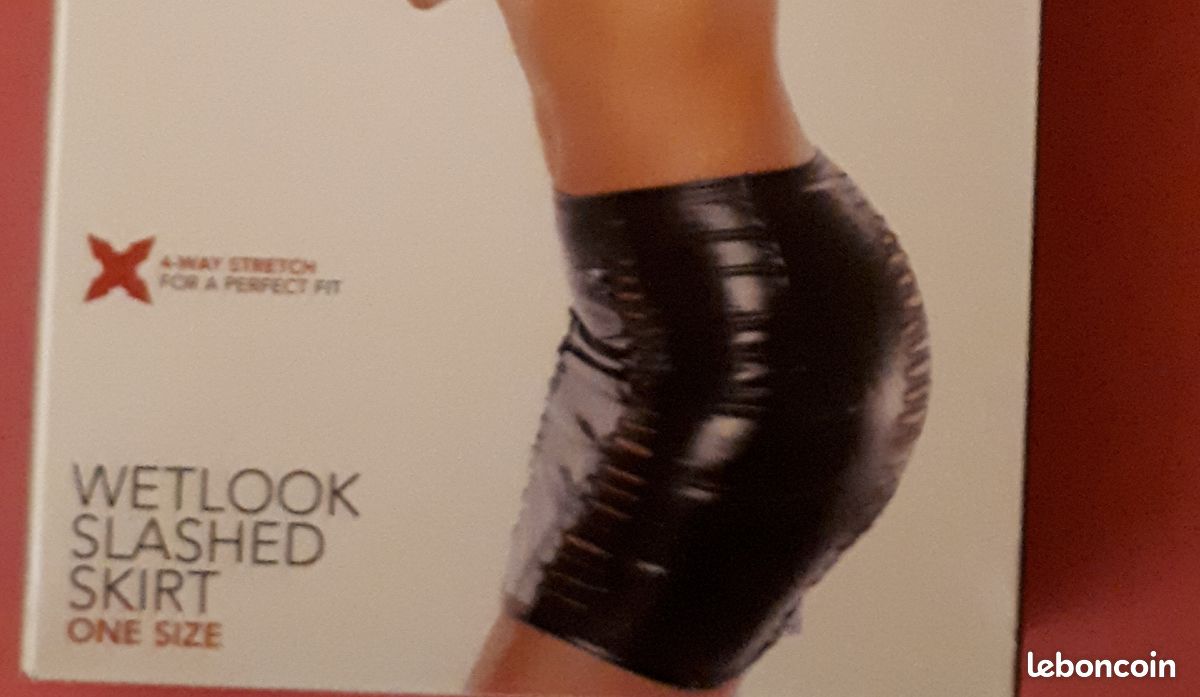 Je vends une jupe en wetlook neuve taille S (image 5)