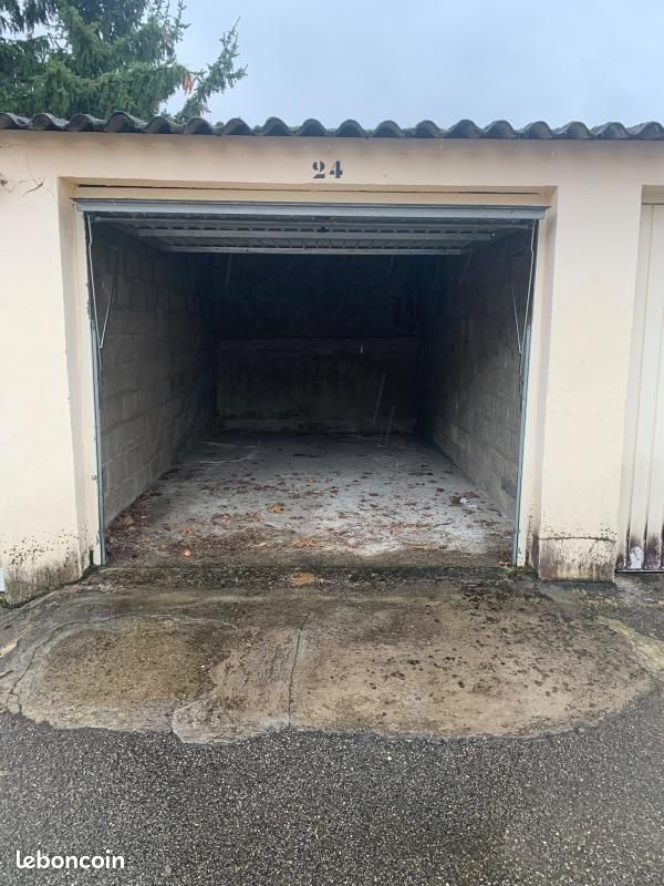 Parking Oullins Pierre Benite · à Oullins-Pierre-Bénite · 100 €/mois