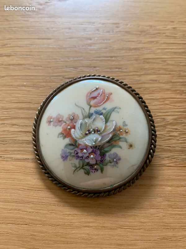 Broche florle frnçise ncienne en porceline de Limoges peinte à l