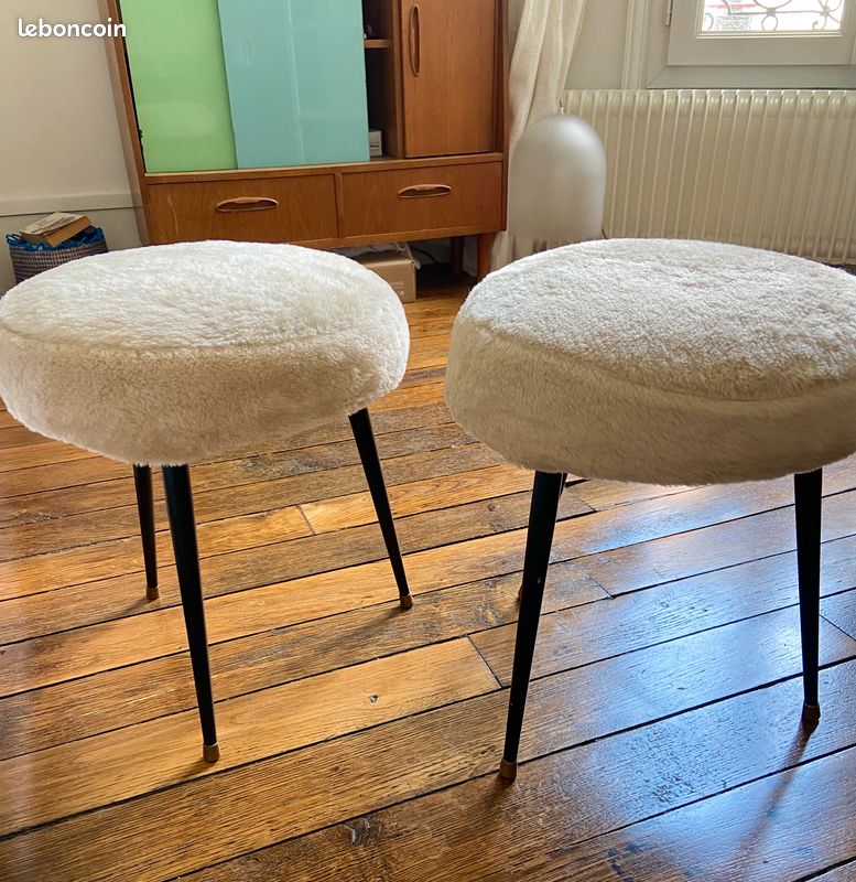 Paire de tabouret tripode en bouclette blanche (image 1)