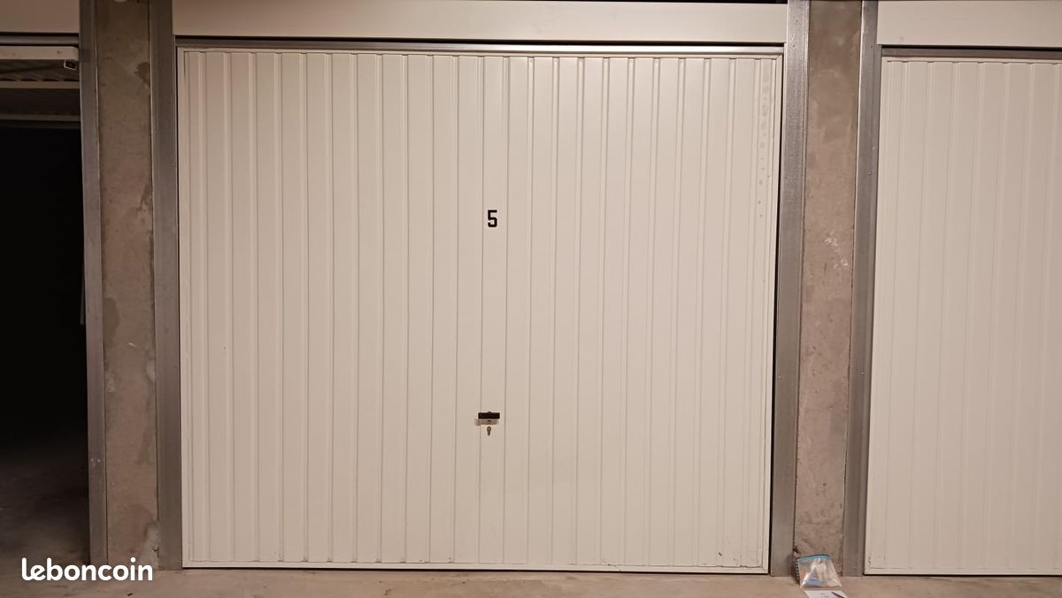 Parking 15 m² · à Jacob-Bellecombette · 15 m² · 115 €/mois
