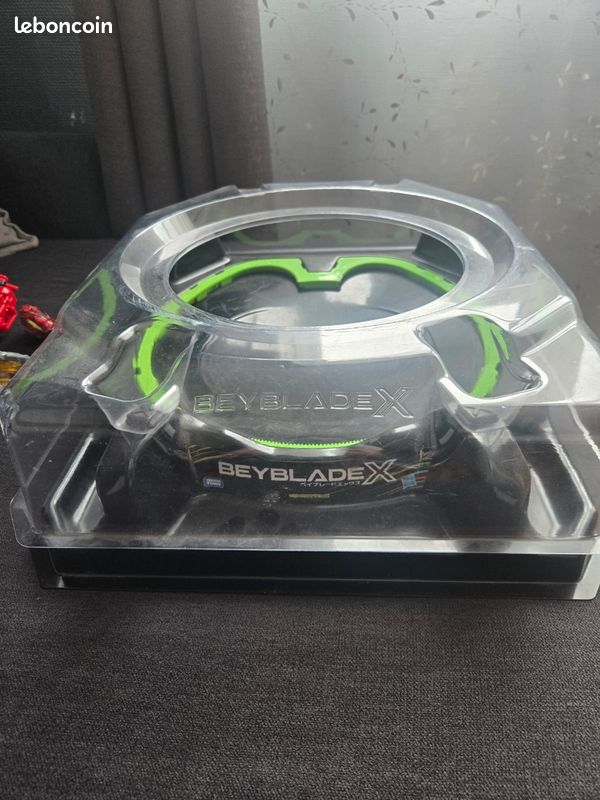 Lot complet Beyblade X : Arène Beystadium + 4 Toupies + 4 Lanceurs (image 2)