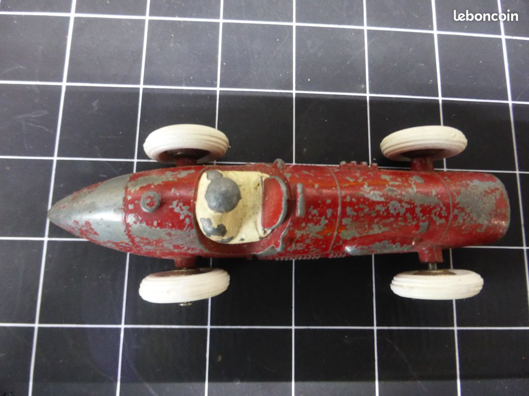 Dinky Toys Ferrari N°23J – 1/43, France, Métal – À Modifier / Restauration