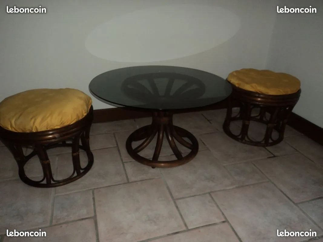 Table et pouf en rotin (image 1)