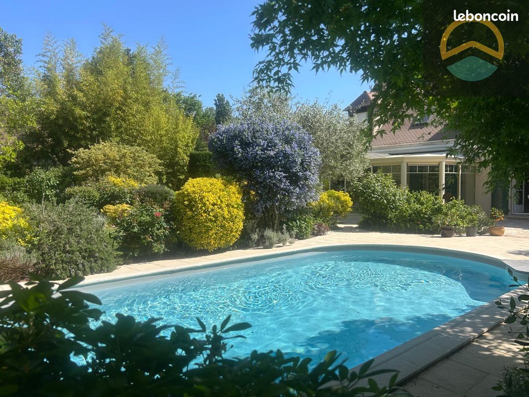 Maison 10 pièces 273 m² · à Saint-Prix · 273 m² · 988 000 €