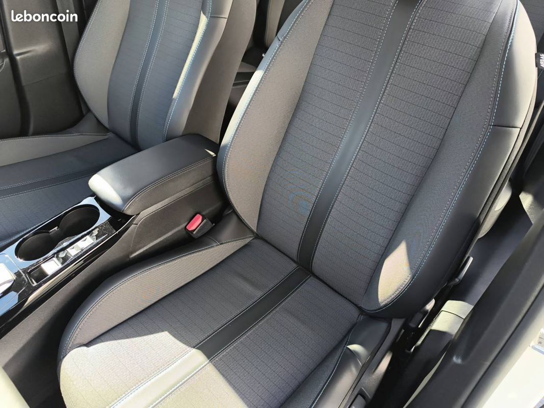 PEUGEOT 2008 PureTech 130 S&S EAT8 Allure (image 9)