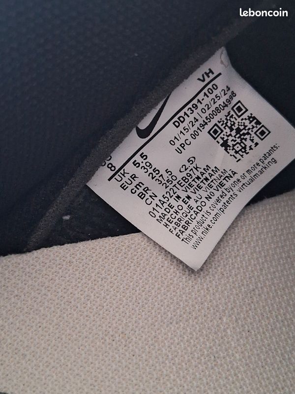 Basket nike T39 comme neuf femme ou homme (image 5)