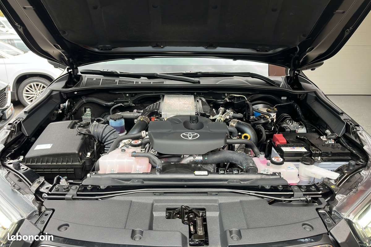Toyota Hilux 2.8 204 BVA INVINCIBLE 4PL (image 20)