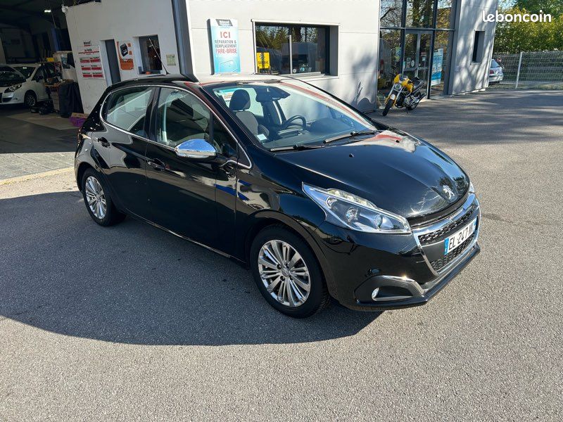 Peugeot 208 essence 110ch eat6 allure (image 1)