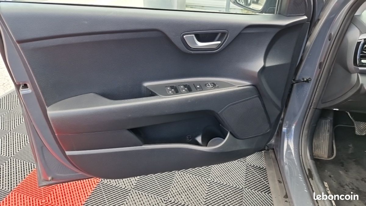 Kia Stonic 1.0 T-GDI 100 CH Active Business (image 19)