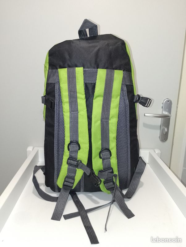 Sac à Dos De Randonnée 36 Litres – Noir/rouge – Neuf