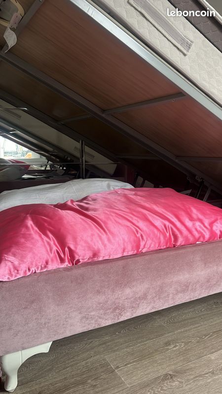 Lit avec matelas parfait état (image 1)