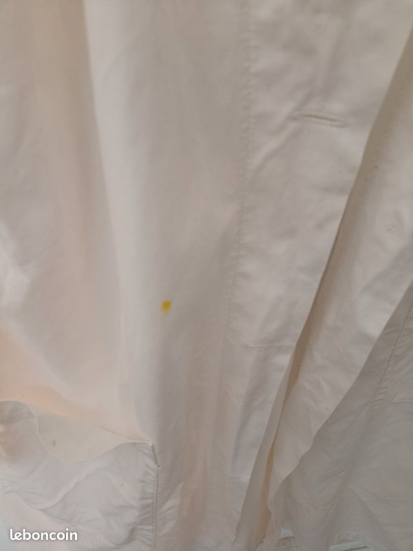 Blouse blanche coton Taille 40 il reste une tâche (image 2)