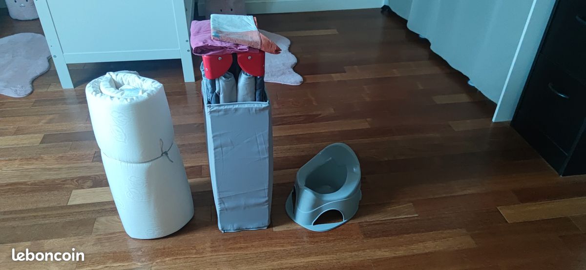 Lit parapluie avec matelas+accessoires (image 1)