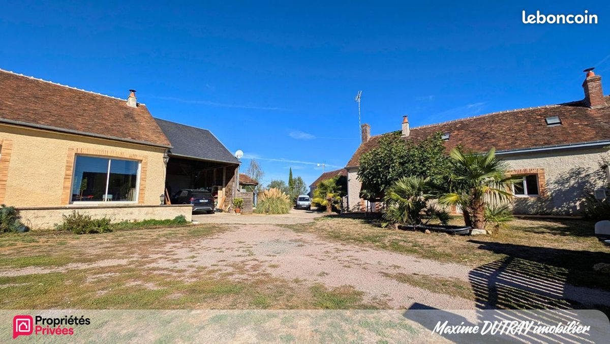 Maison 9 pièces 248 m² · à Saint-Nicolas-des-Motets · 248 m² · 256 000 €