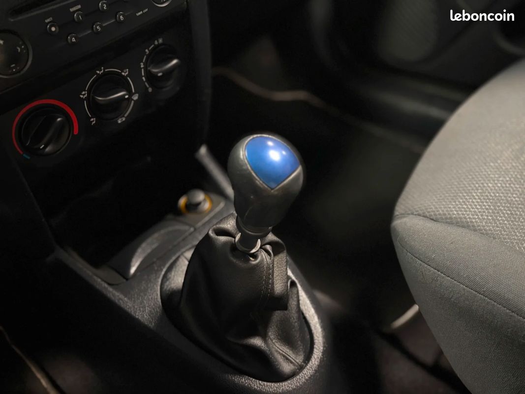 RENAULT CLIO 2.0i 16V Sport Jean Ragnotti (image 23)