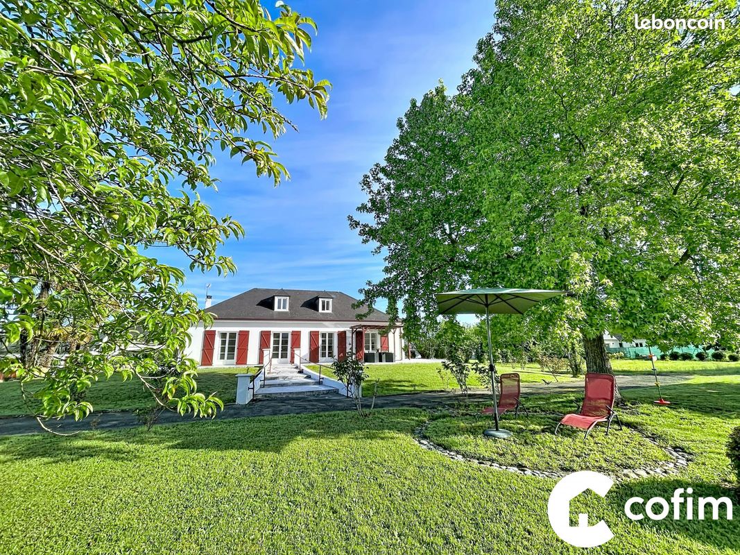 Maison 5 pièces 163 m² · à Nay · 163 m² · 360 000 €