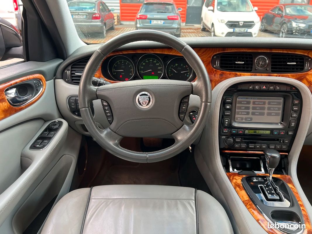 JAGUAR XJ8 (XJ350) 3.5L V8 - 258CH Executive A (image 12)