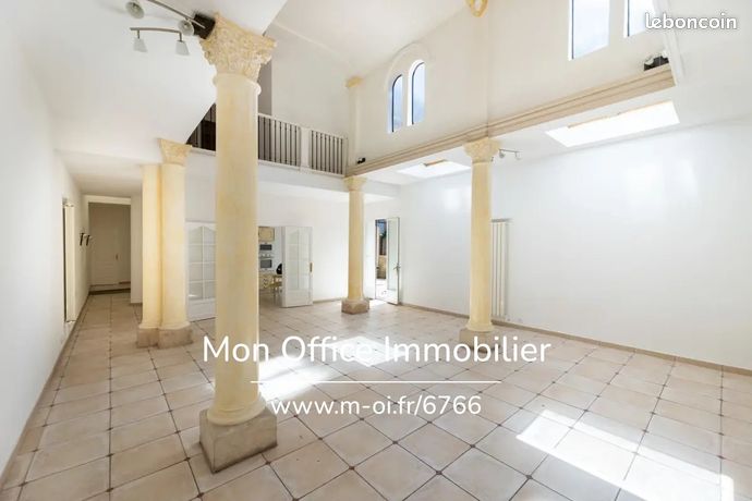 Maison 6 pièces 210 m² — 3