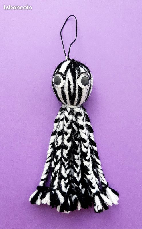 Petit Poulpe en Laine 👾 Noir/Blanc (image 3)