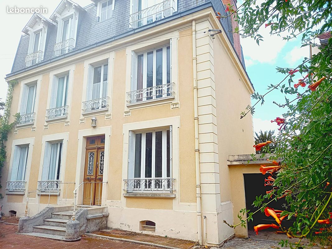 Maison 8 pièces 225 m² · à Dammarie-les-Lys · 225 m² · 570 000 €