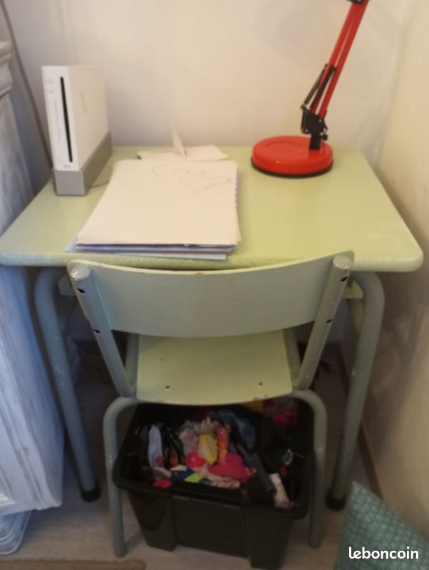 Bureau d'écolier (image 1)